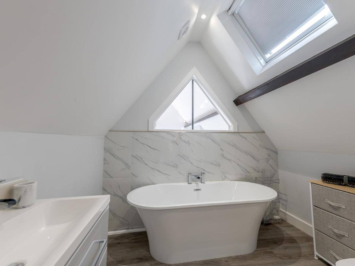 Pass The Keys Dahlia Contemporary Town Centre Apartment Shrewsbury Esterno foto